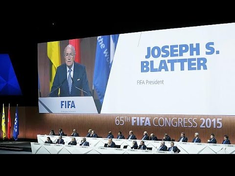 شاهد جوزيف بلاتر يتمسك بخوض انتخابات الفيفا