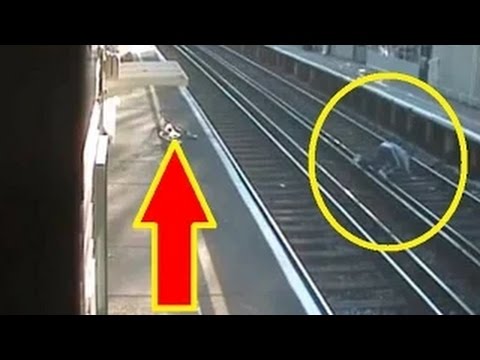 شاهد نجاة رجل من الموت دهسًا تحت عجلات القطار