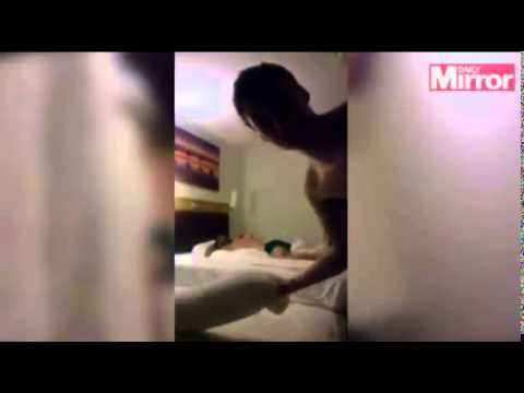 بالفيديو شاب ينتقم من صديقه بسبب الشخير