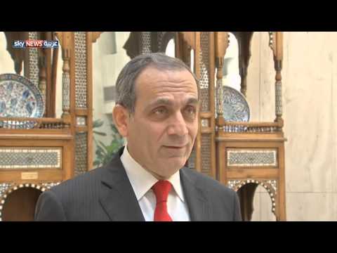 المصريون يتوافدون على السفارة لدى واشنطن