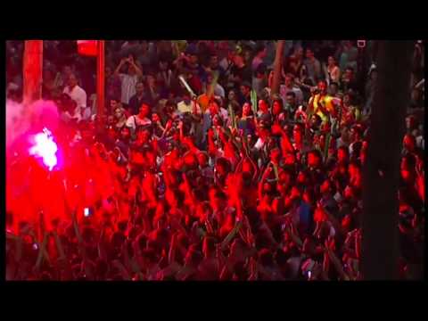 بالفيديو شماريخ وألعاب نارية في احتفالات جماهير البرسا