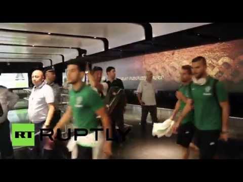 الجماهير الأرمينية تستقبل رونالدو في مطار يرفان