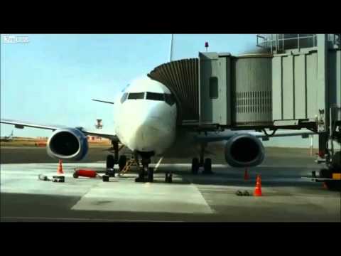 بالفيديو احتراق طائرة لحظة صعود الركاب