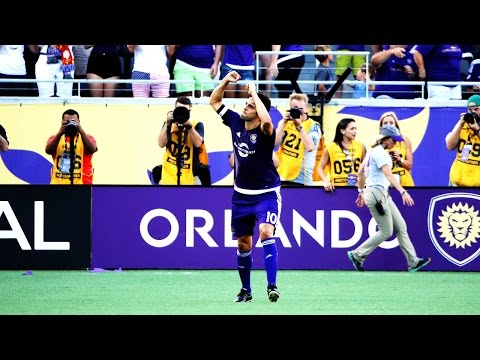 فيديو كاكا يسجل هدفًا رائعًا من زاوية صعبة