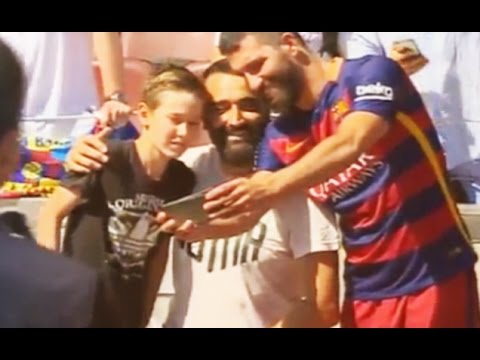 شاهد توران يستجيب لمشجع معاق ويلتقط سيلفى