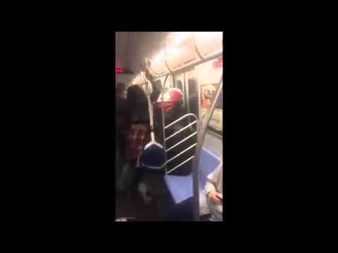 شاهد رجل يفاجئ فتاة ويصفعها على وجهها