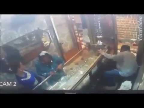 بالفيديو 3 فتيات يسرقن محل مصوغات