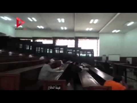 دومة يدخل قفص الاتّهام على كرسي متحرك