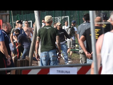 بالفيديو اشتباكات خلال لقاء ودي في إيطاليا