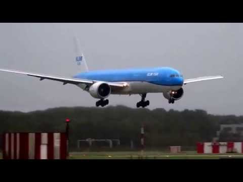 بالفيديو لحظة هبوط مرعب لطائرة ركاب في أمستردام