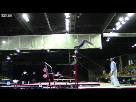 بالفيديو مدرب ينقذ لاعبة جمباز من سقوط قاتل