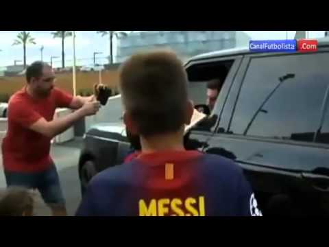 شاهد لفتة طيبة من ميسي مع أحد أطفال برشلونة