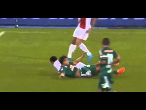 شاهد تدخل عنيف من لاعب رابيد فيينا في لقاء أياكس