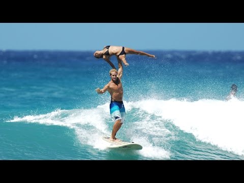 بالفيديو ثنائي يقدم عرضًا استثنائيًا على لوح ركمجة