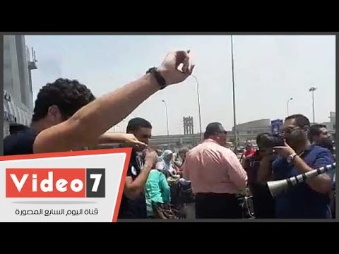 شاهد شباب اليد يرقصون على أنغام المزمار البلدي