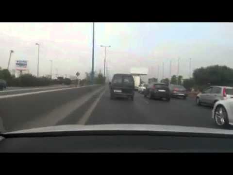 شاهد حمار يسابق السيارات في المغرب