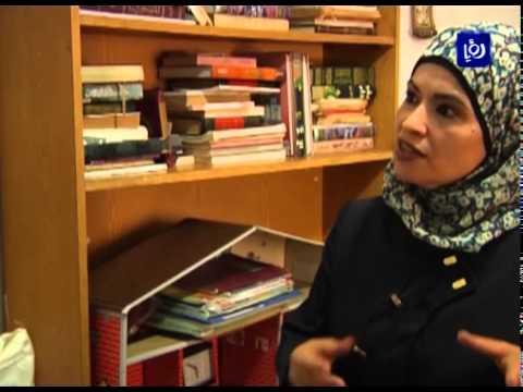 بالفيديو امرأة فلسطينية تعالج الحروق بواسطة مواد وأعشاب طبيعية