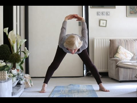 شاهد مسنة تبلغ 85 عاما وتمارس اليوغا برشاقة