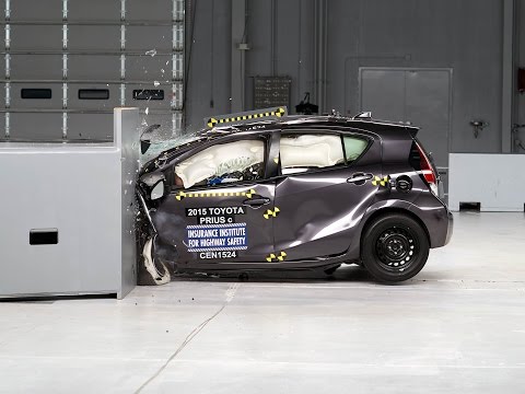 شاهد اختبار تصادم تويوتا بريوس 2015