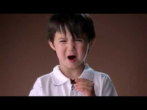 رد فعل الأطفال عند تناول الشيكولاتة السوداء