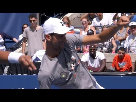 شاهد رقص نوفاك ديوكوفيتش مع الأطفال