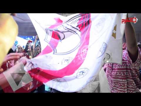أحضان رومانسية بين حازم إمام وعروسه تحت راية الزمالك