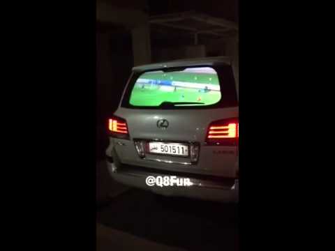 قطري يُحوّل زجاج سيارته إلى شاشة تلفزيون