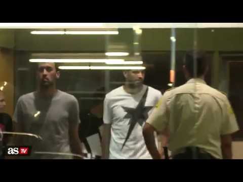 بالفيديو بيكيه يتهرب من ممثلي وسائل الإعلام