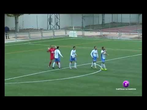 حارس مرمى يسجل في مرمى منافسه من مسافة بعيدة