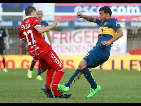 شاهد تيفيز يشعر بالإحباط بعد تسببه في كسر قدم مُنافسه