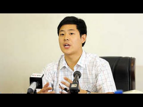 شاهد كوريا الشمالية تفرج عن طالب كوري جنوبي