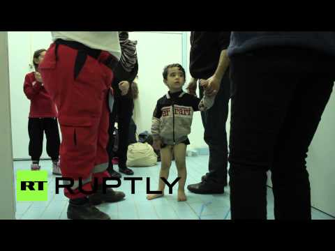 وصول مئات اللاجئين السوريين إلى سواحل اليونان