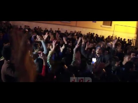 عشرات الشباب يهتفون ضد السيسي في التحرير