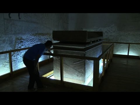 شاهد تحليل إشعاعي يعزز فرضية العثور على مكان دفن نفرتيتي