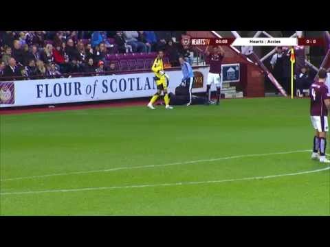 لاعب يطالب باستبدال جامع كرات بعد إصابته