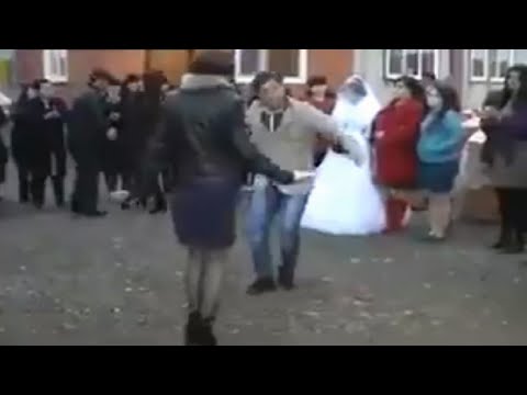 شاب يخطف فتاة من حفل الزفاف