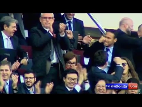 نيمار يضحك ويغضب في مدرجات كامب نو