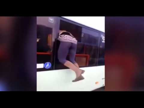 فتاة تقفز من نافذة الأتوبيس