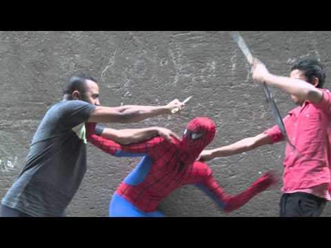 سبايدر مان يخترق شوارع القاهرة