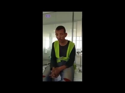 شاهد شاب يتلو القرآن الكريم بتقليد أصوات مشاهير القراء