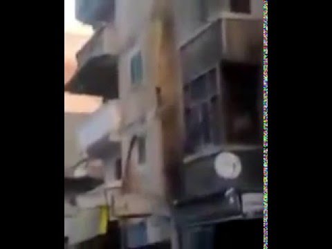 بالفيديو لحظة انهيار عقار في الإسكندرية