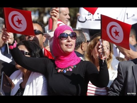أزمة البطالة والهجرة تؤرق الأمهات في تونس