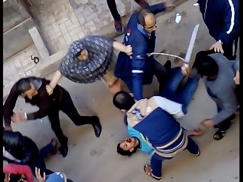 شاهد بلطجية يذبحون شخصًا