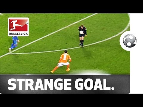 شاهد لاعب في الدورى الألماني يحرز هدف في فريقه