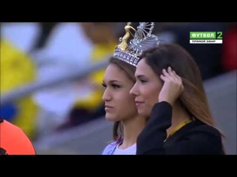 ملكة جمال جزر الكناري تفتتح مباراة برشلونة ولاس بالماس