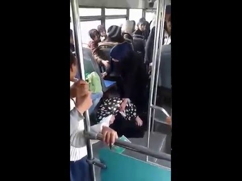 صراخ وشجار بسبب امرأة في الأتوبيس