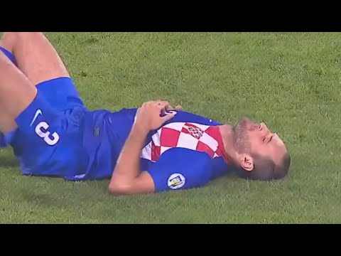شاهد أغبى 5 تصرفات أدت للطرد من الملاعب