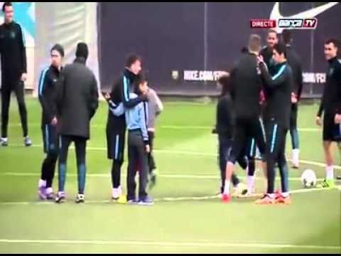 شاهد أطفال يقتحمون تدريبات البارسا 