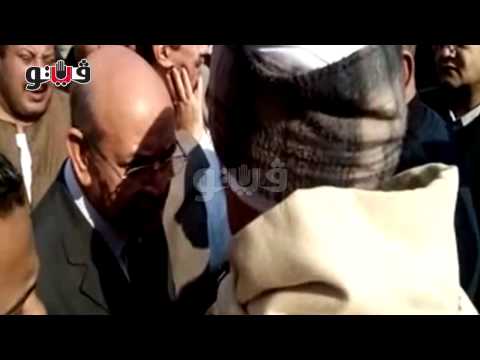 مواطن من محافظة أسيوط يستوقف محافظ الجيزة لعرض شكواه