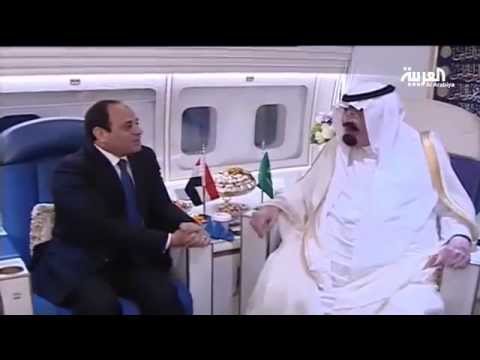 العاهل السعودي يلتقي الرئيس المصري في مطار القاهرة